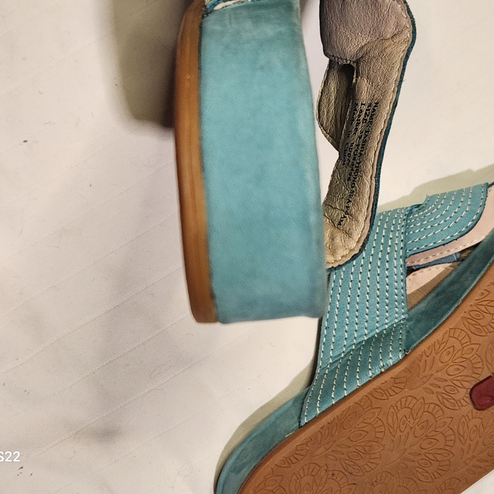 Umberto Raffini Teal Suede Thong Sandals with Contrast Stitching - Picture 5 of 8
